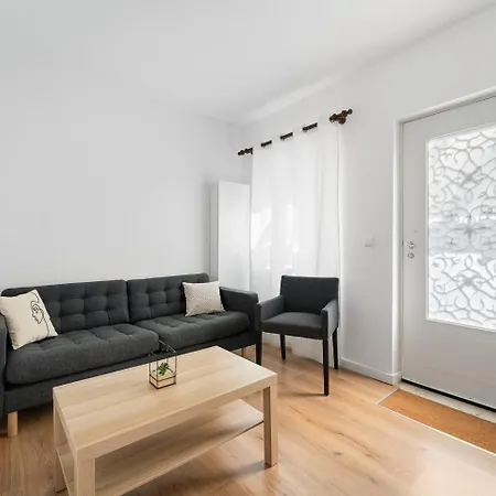 Affittacamere Guestready - Rosemary's Lovely With A Garden Oporto