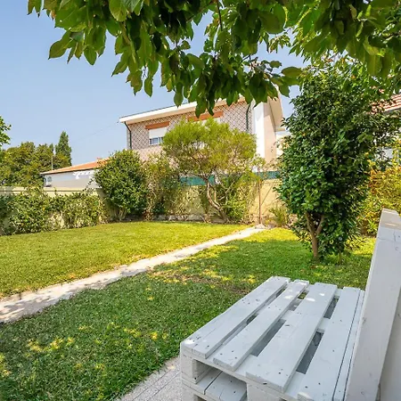 Penzion Guestready - Rosemary's Lovely With A Garden