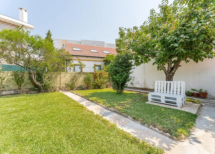 Guestready - Rosemary's Lovely With A Garden Gasthof 4*