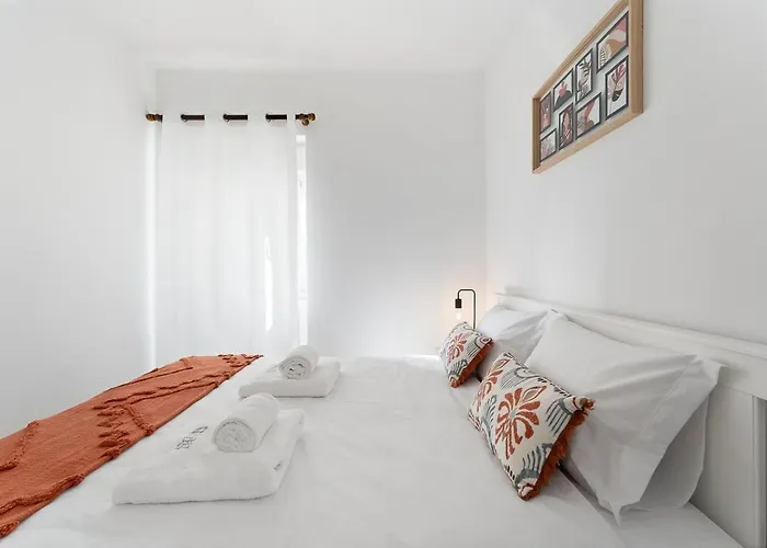 Guestready - Rosemary's Lovely With A Garden Pensión Oporto