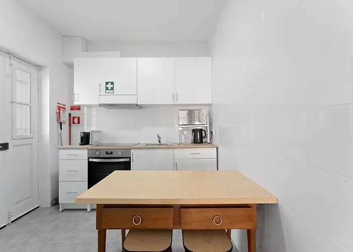 Gasthuis Guestready - Rosemary's Lovely With A Garden