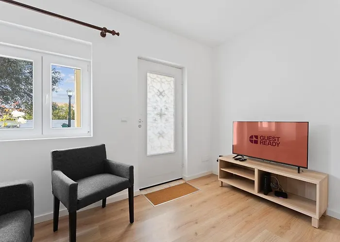 Guestready - Rosemary's Lovely With A Garden 4* Oporto