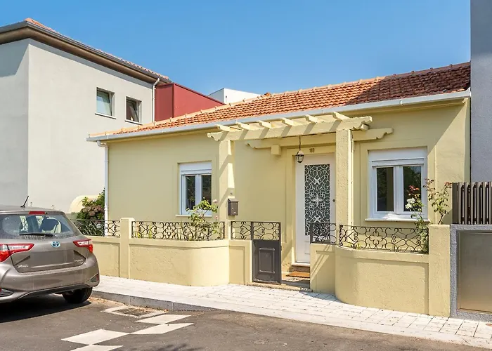 Guestready - Rosemary's Lovely With A Garden 4*