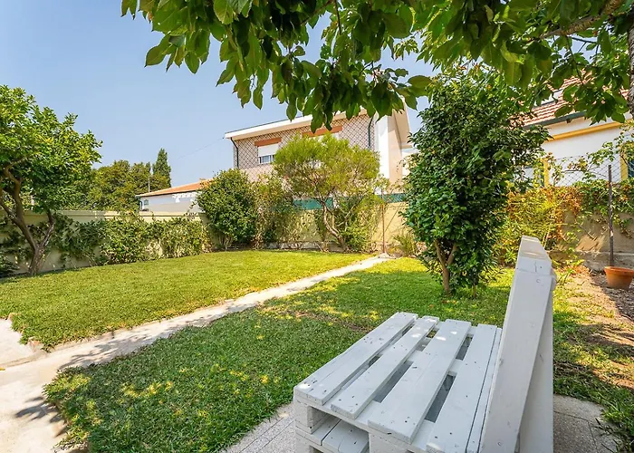 Gasthuis Guestready - Rosemary's Lovely With A Garden